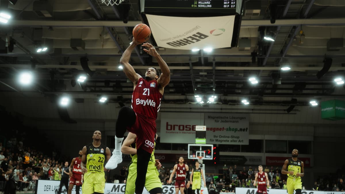 Das fränkische-bayerische-Derby zwischen medi bayreuth und dem FC Bayern München geht an die Bayern. Den Grundstein für den 87:78-Auswärtserfolg vor 2.721 Zuschauern legen die Münchener im dritten Spielabschnitt.