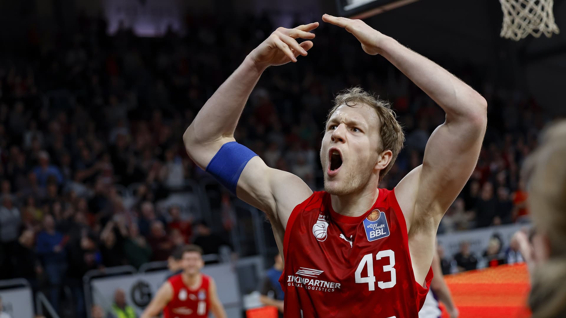 Nach drei Niederlagen in Folge findet Brose Bamberg zurück in die Erfolgsspur, muss sich gegen die BG Göttingen dafür allerdings durch eine intensive und kräftezehrende Verlängerung quälen. Die „Veilchen“ indes hadern das ganze Spiel über mit ihren Ballverlusten (26) zu kämpfen und müssen nach der nun zweiten Niederlage hintereinander Obacht geben, nicht unversehens aus den Playoff-Rängen zu fallen.