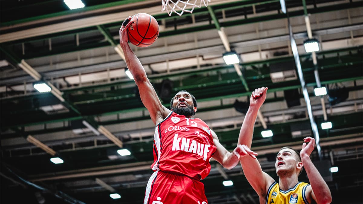 Ohne MVP-Anwärter Jhivvan Jackson und Owen Klassen müssen die FIT/One Würzburg Baskets zuhause gegen ALBA BERLIN antreten und bezwingen den Playoff-Konkurrenten dennoch: Beim 70:69-Erfolg avanciert Davion Mintz, der selbst kurzzeitig verletzt ausgewechselt werden muss, zum Matchwinner: Bei 1,6 Sekunden zu spielen trifft Mintz an der Linie den Gamewinner. Damit stoppen die Würzburger den Berliner Lauf von fünf Siegen in Serie und klettern vor dem 30. Spieltag auf den fünften Platz.