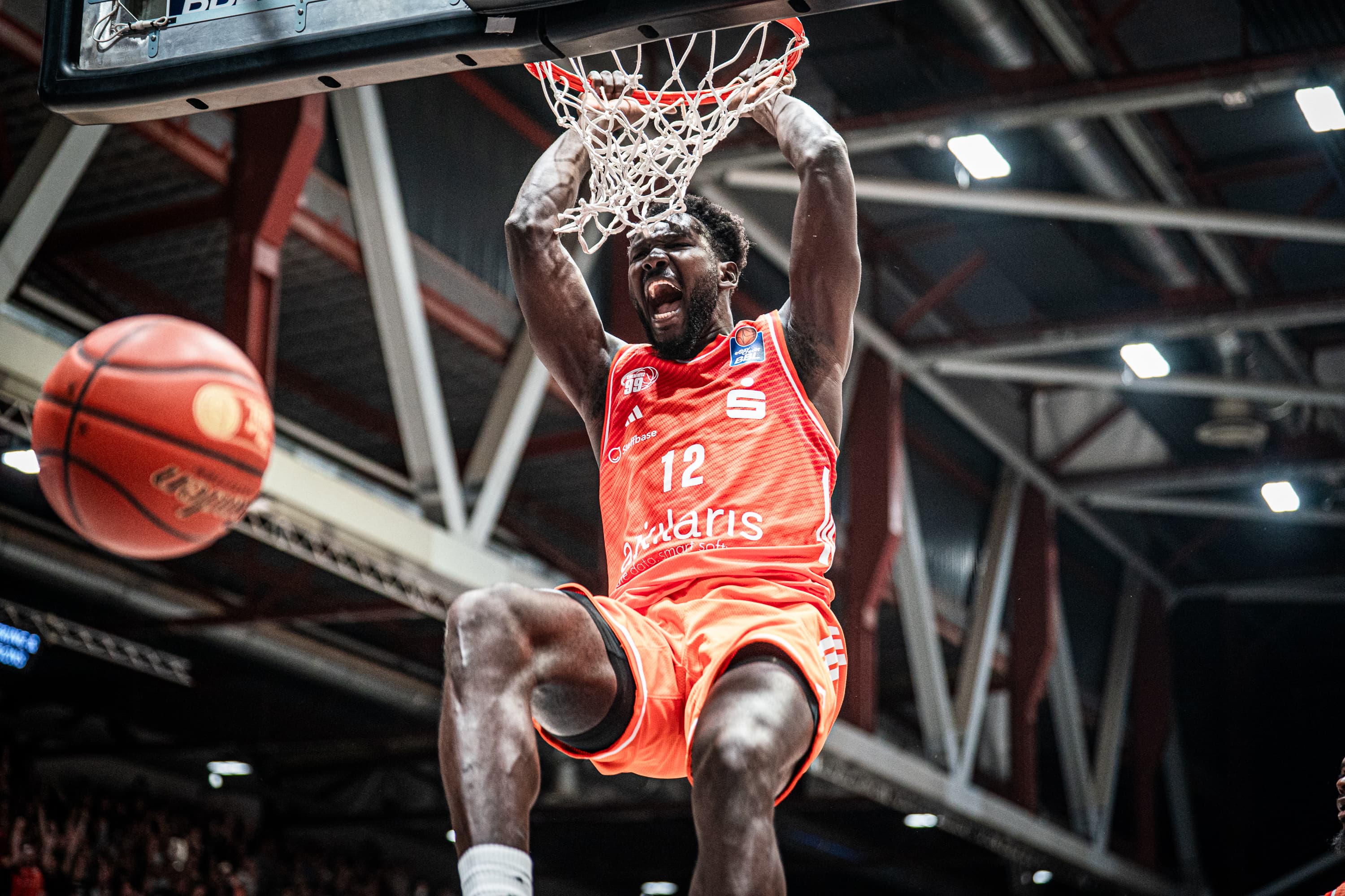 NINERS Chemnitz registered their third straight victory in the league as they rolled past MHP RIESEN Ludwigsburg 111-88 at home. Chemnitz took control of the game with a 23-12 third quarter for a 3-1 record. Amadou Sow paced five Chemnitz players in double figures with a monster performance of 28 points. Ludwigsburg have dropped back-to-back games for a 1-2 record despite Traveon Buchanan scoring 19 points.