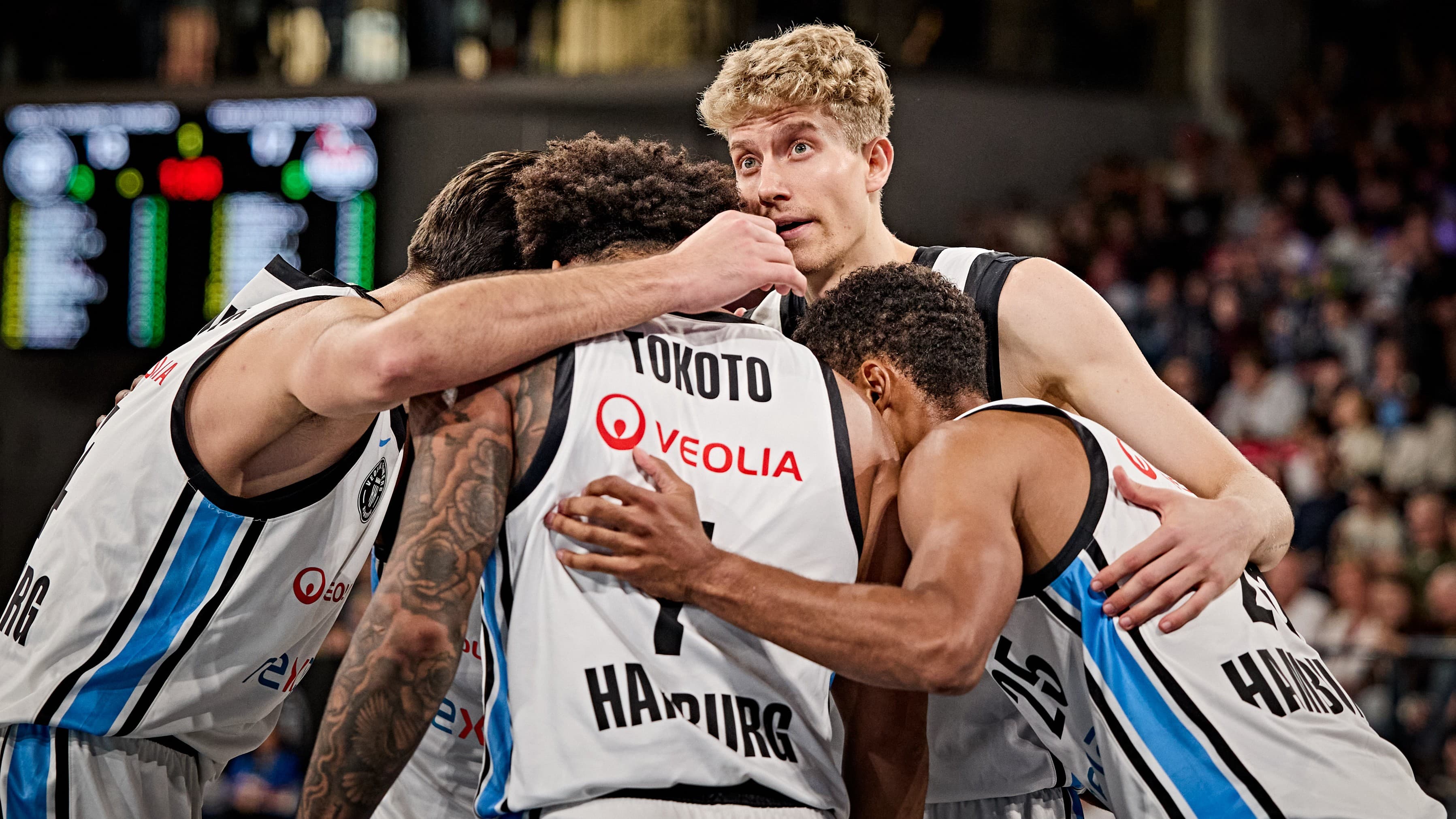 Die neue Europapokalwoche wird am Dienstag von zwei Hafenstadt-Duellen eröffnet. Die Veolia Towers Hamburg gastieren im EuroCup an der Ostsee im litauischen Klaipeda, und die ROSTOCK SEAWOLVES erwarten im FIBA Europe Cup die Giants aus Antwerpen.
