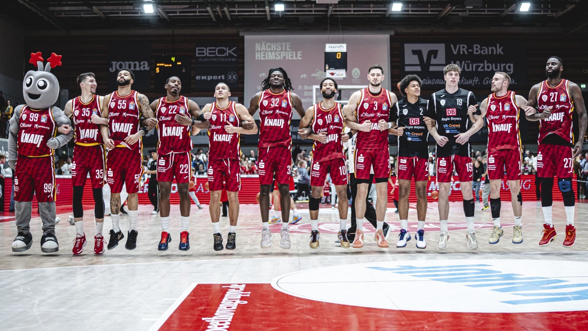 Eine Woche vor dem Achtelfinale im BBL Pokal präsentieren sich die Fitness First Würzburg Baskets in Bestform. Vor heimischer Kulisse setzt sich die Mannschaft von Trainer Sasa Filipovski mit 96:92 durch. Marcus Carr avanciert mit 20 Punkten zum Topscorer der Gastgeber.