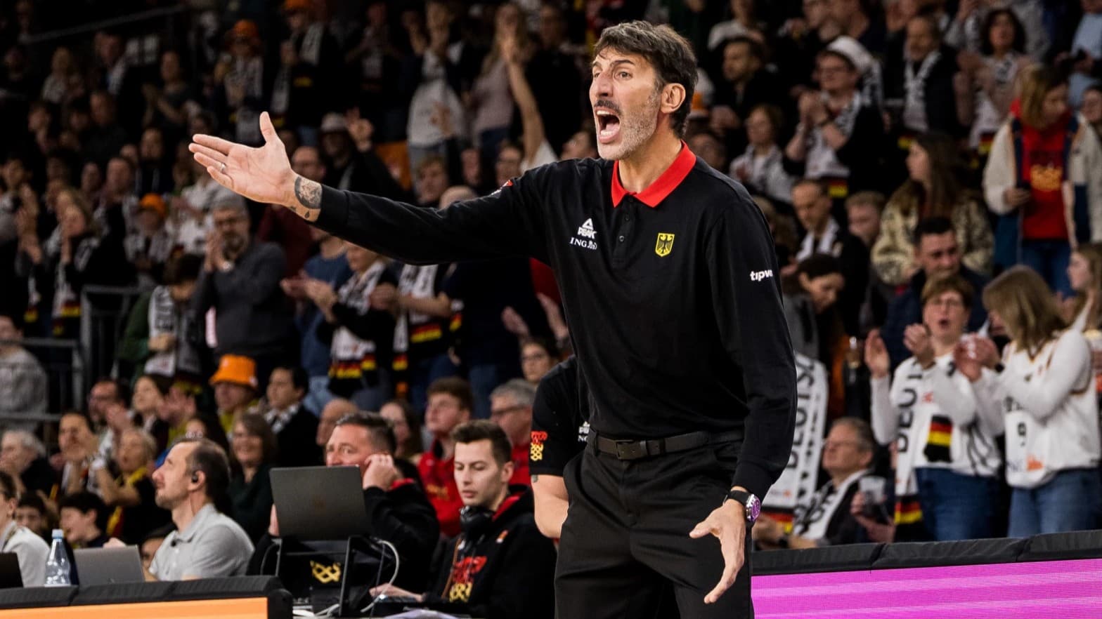 Die deutsche Basketball-Nationalmannschaft startet in die Qualifikation für die Weltmeisterschaft 2027. Die ersten Gegner für den Titelverteidiger (was immer noch mad sexy klingt) sind Israel am Freitag, 28. November, und Zypern am Montag, 1. Dezember. Weiter geht es dann erst im Februar und März.